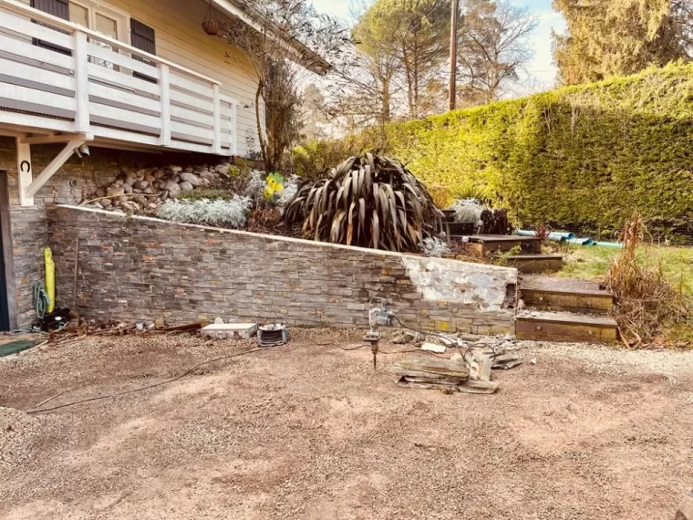 Démolition du mur en pierre + terrassement +préparation du sol pour la mise en place d'un mur en gabion., Thonon-les-Bains, Seiller TP