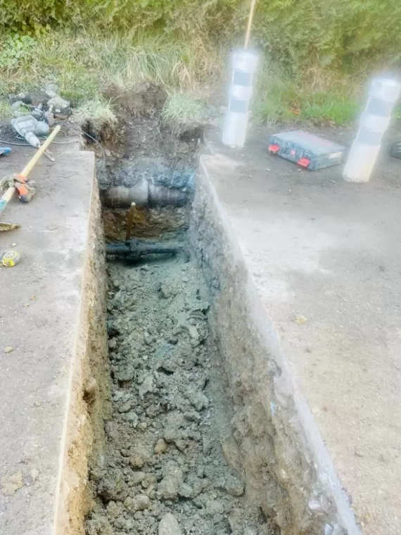 Travaux sur route principale : alimentation nouveau bâtiment avec intervention des services des eaux, Thonon-les-Bains, Seiller TP