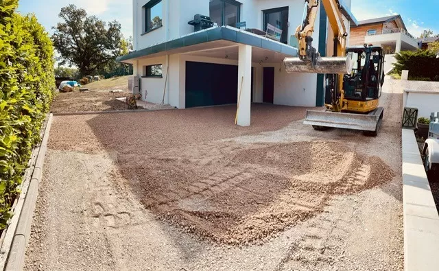 Travaux de terrassement d'une cour d'un particulier à Yvoire., Thonon-les-Bains, Seiller TP