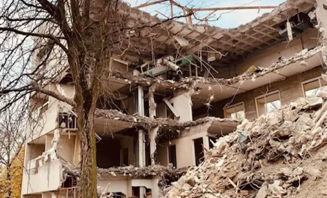 Poursuite du chantier de démolition du bâtiment de 5 étages.
