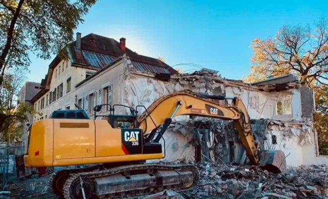 Démolition à Thonon-les-bains d'un bâtiment de 5 étages., Thonon-les-Bains, Seiller TP