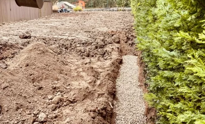 Modification terrain espace vert. Remise à niveau avec terre végétale et mise en place d'un tuyau de drainage., Thonon-les-Bains, Seiller TP
