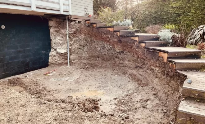 Démolition + terrassement et décaissement de la terre + évacuation.