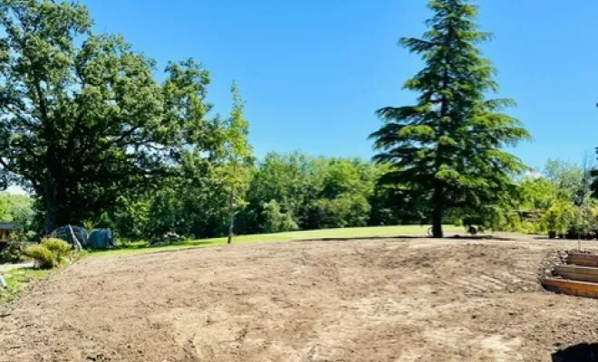 Travaux de terrassement d'une cour d'un particulier à Yvoire par l'entreprise SEILLER TP, Thonon-les-Bains, Seiller TP