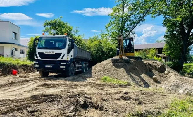 Terrassement et évacuation de la terre végétale pour une future villa à Yvoire, Thonon-les-Bains, Seiller TP