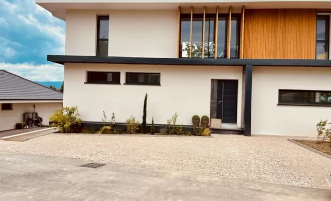 Travaux de terrassement d'une cour d'un particulier à Yvoire, Thonon-les-Bains, Seiller TP
